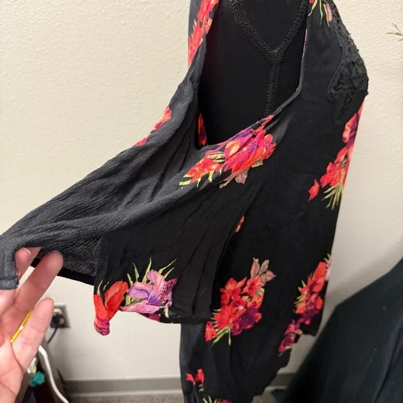 Cato 26/28W Black Floral Cold Shoulder Lace Detail Top Plus Size Boho Chic - Picture 5 of 9